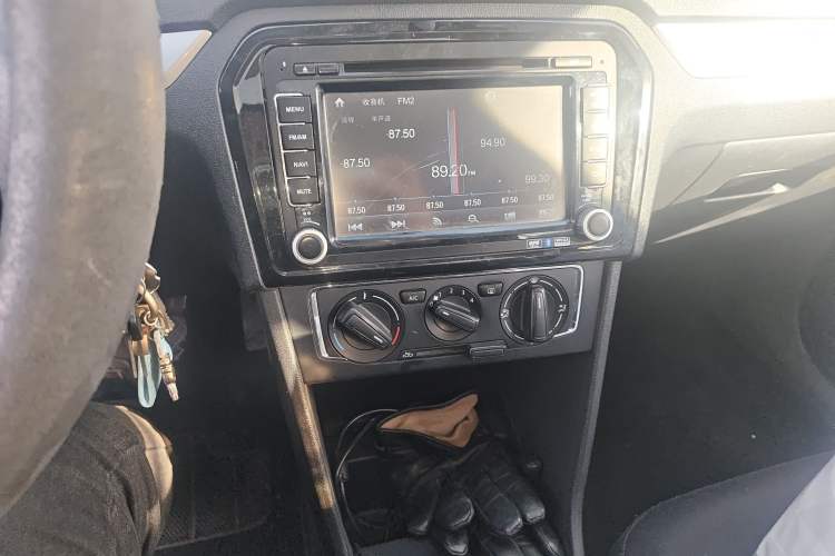 Used Volkswagen Jetta 2013 1.6L Manual Comfort Model Audio And AC Panel