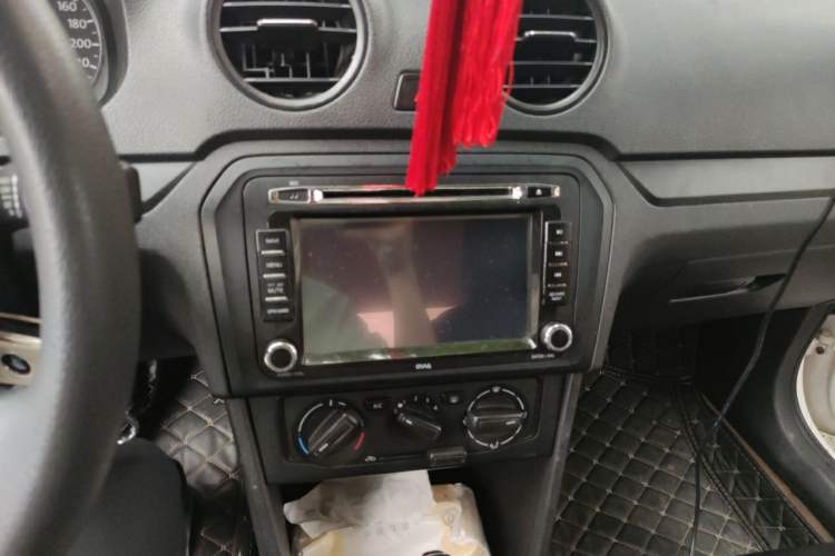 Used Volkswagen Jetta 2013 1.6L Automatic Fashion Model Audio And AC Panel