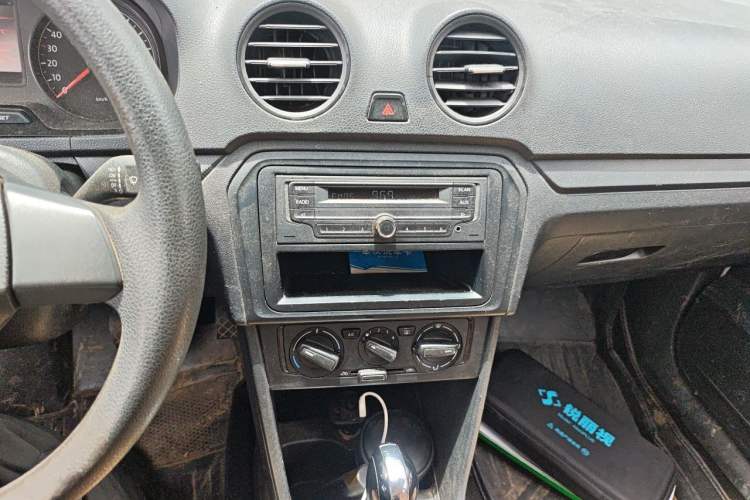 Used Volkswagen Jetta 2013 1.6L Automatic Fashion Model Audio And AC Panel