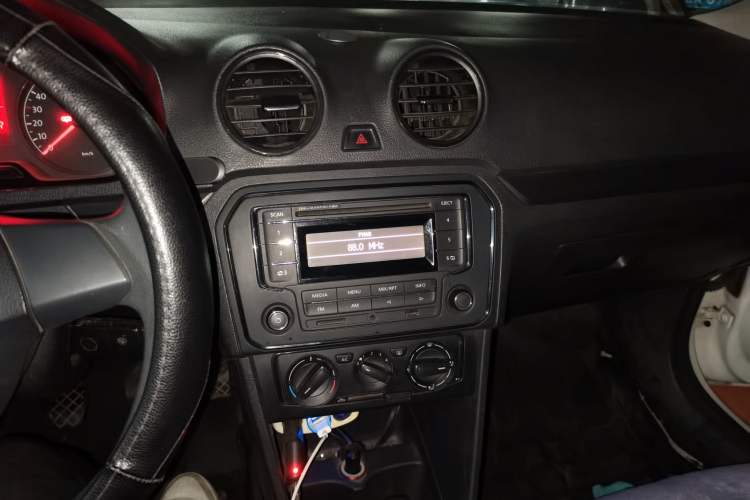 Used Volkswagen Jetta 2013 1.4L Manual Fashion Model Audio And AC Panel