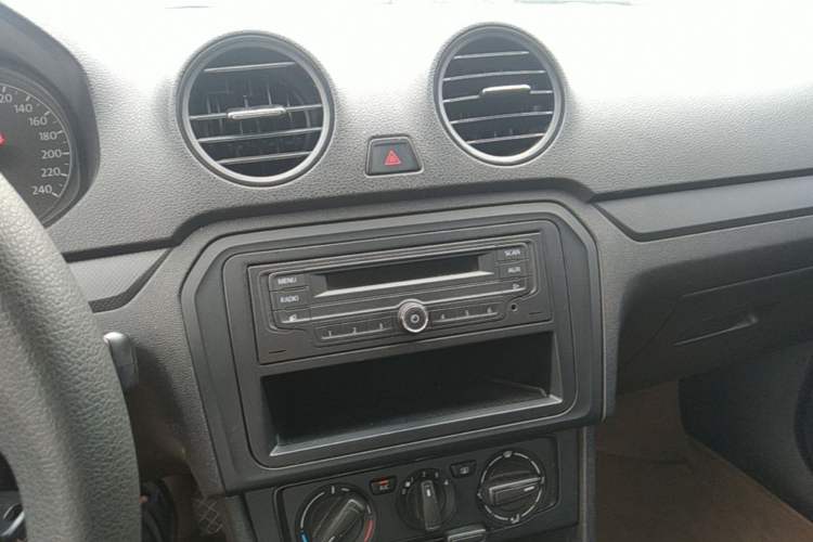 Used Volkswagen Jetta 2013 1.6L Manual Fashion Edition Audio And AC Panel