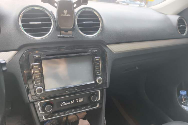 Used Volkswagen Jetta 2013 1.6L Automatic Luxury Model Audio And AC Panel