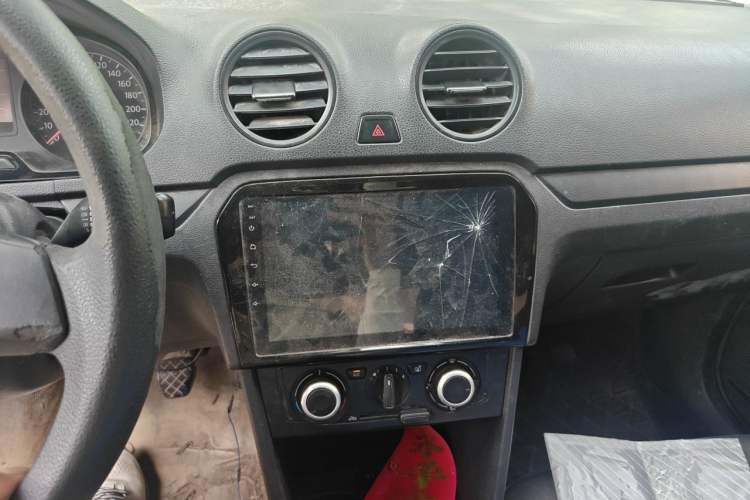 Used Volkswagen Jetta 2013 1.4L Manual Fashion Model Audio And AC Panel