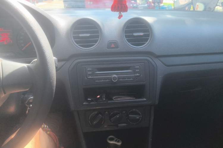 Used Volkswagen Jetta 2013 1.4L Manual Fashion Model Audio And AC Panel