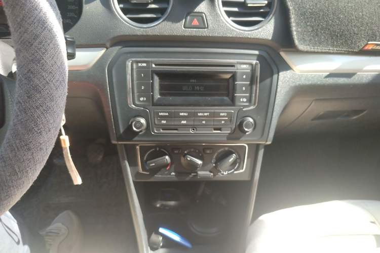 Used Volkswagen Jetta 2013 1.6L Manual Comfort Model Audio And AC Panel