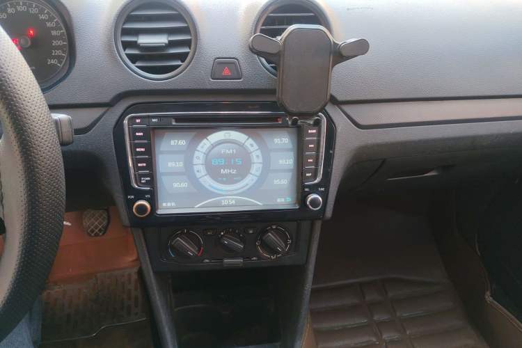 Used Volkswagen Jetta 2013 1.6L Manual Fashion Edition Audio And AC Panel