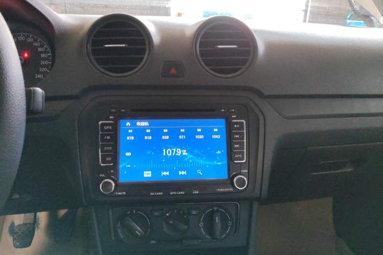 Used Volkswagen Jetta 2013 1.6L Manual Fashion Edition Audio And AC Panel