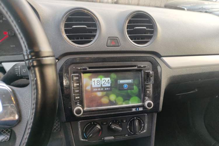 Used Volkswagen Jetta 2013 1.6L Manual Comfort Model Audio And AC Panel