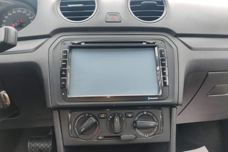 Used Volkswagen Jetta 2013 1.6L Automatic Fashion Model Audio And AC Panel