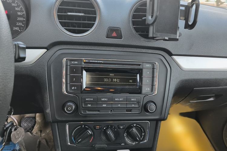 Used Volkswagen Jetta 2013 1.6L Manual Comfort Model Audio And AC Panel