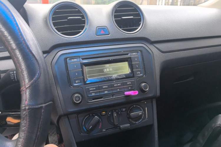 Used Volkswagen Jetta 2013 1.6L Manual Fashion Edition Audio And AC Panel