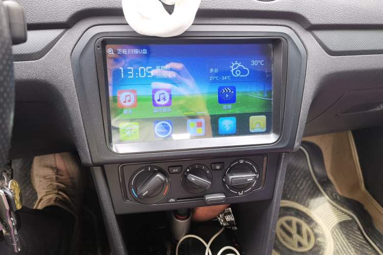 Used Volkswagen Jetta 2013 1.4L Manual Fashion Model Audio And AC Panel