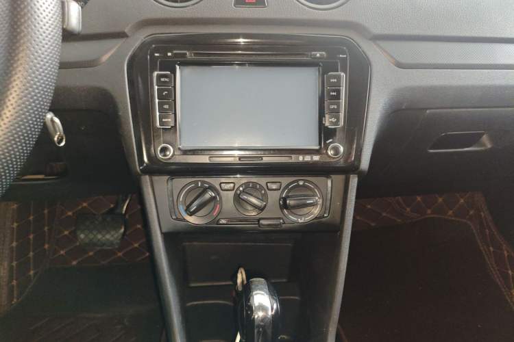 Used Volkswagen Jetta 2013 1.6L Automatic Fashion Model Audio And AC Panel