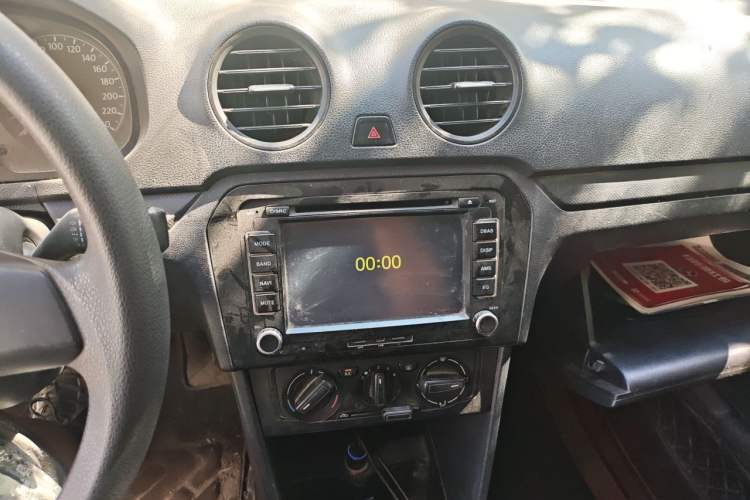Used Volkswagen Jetta 2013 1.4L Manual Fashion Model Audio And AC Panel