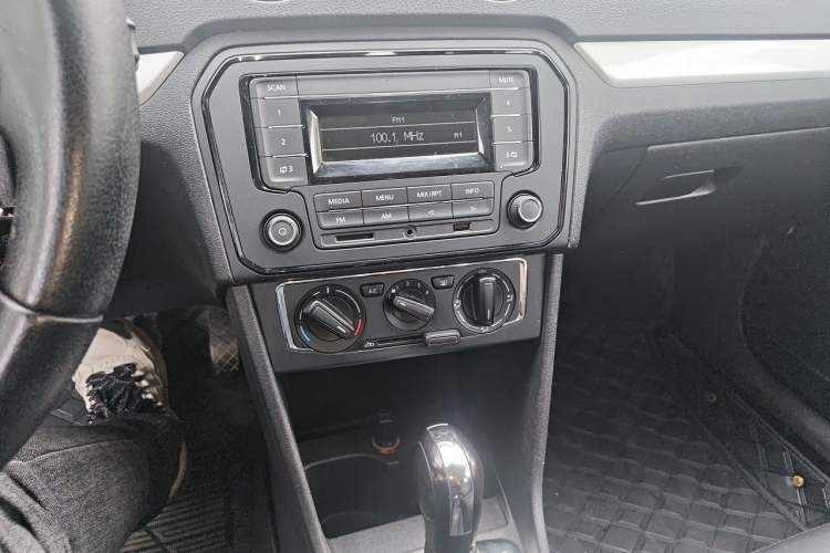 Used Volkswagen Jetta 2013 1.6L Automatic Comfort Model Audio And AC Panel