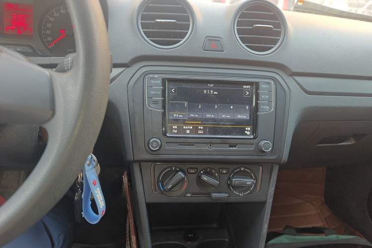 Used Volkswagen Jetta 2013 1.4L Manual Fashion Model Audio And AC Panel