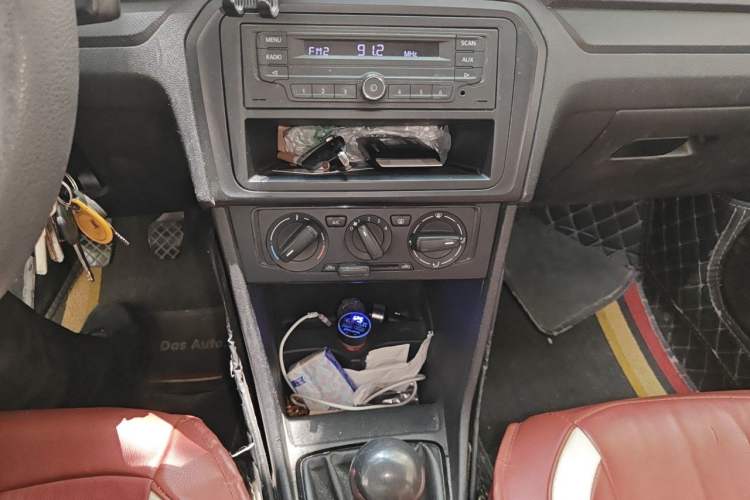Used Volkswagen Jetta 2013 1.6L Manual Fashion Edition Audio And AC Panel
