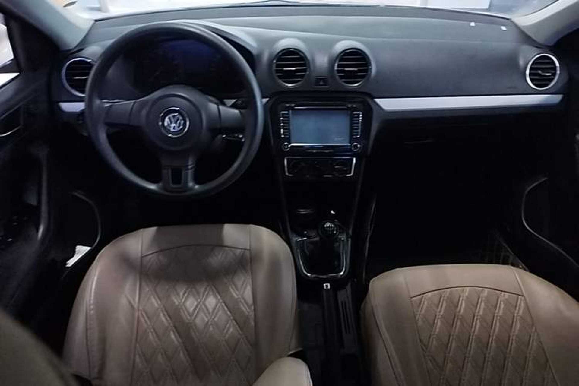 Used Volkswagen Jetta 2013 1.6L Manual Comfort Model Center Console