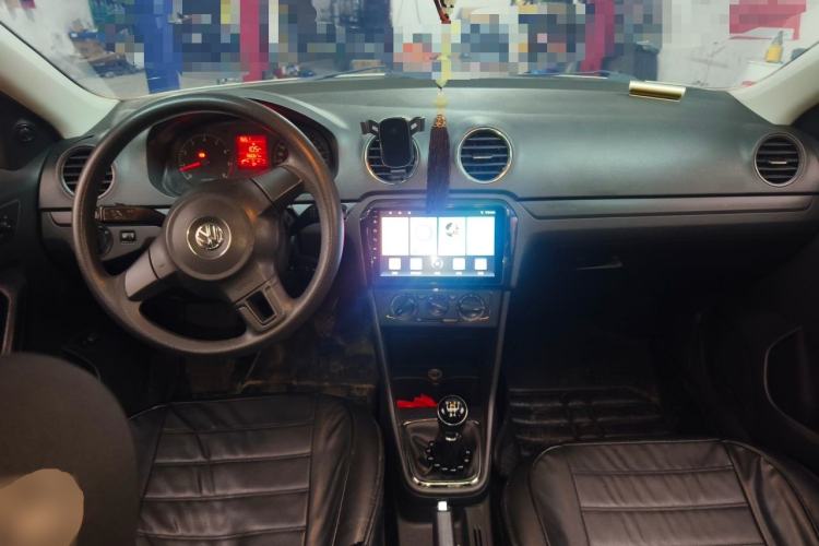 Used Volkswagen Jetta 2013 1.6L Manual Comfort Model Center Console