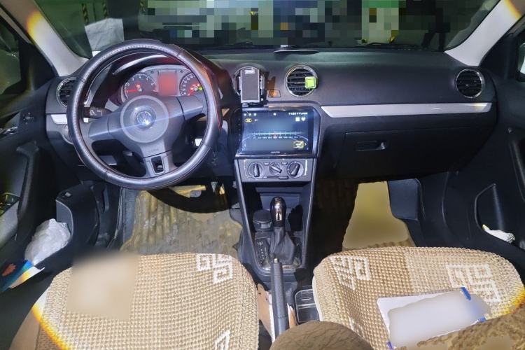 Used Volkswagen Jetta 2013 1.6L Automatic Comfort Model Center Console