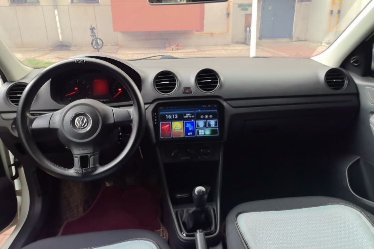 Used Volkswagen Jetta 2013 1.6L Manual Fashion Edition Center Console