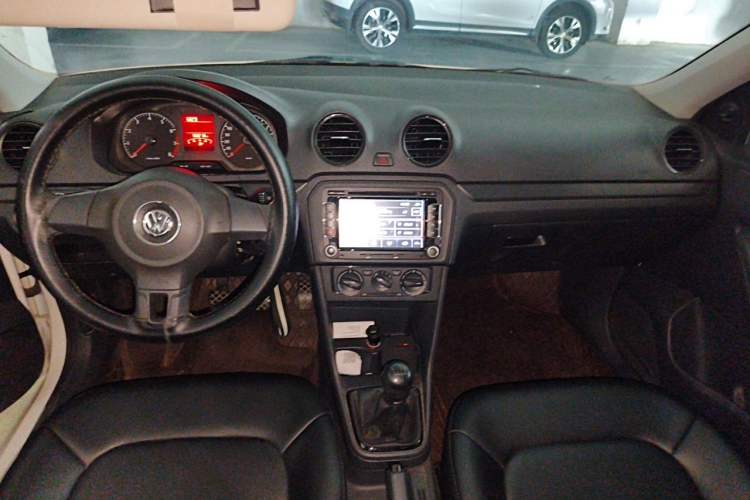 Used Volkswagen Jetta 2013 1.6L Manual Fashion Edition Center Console