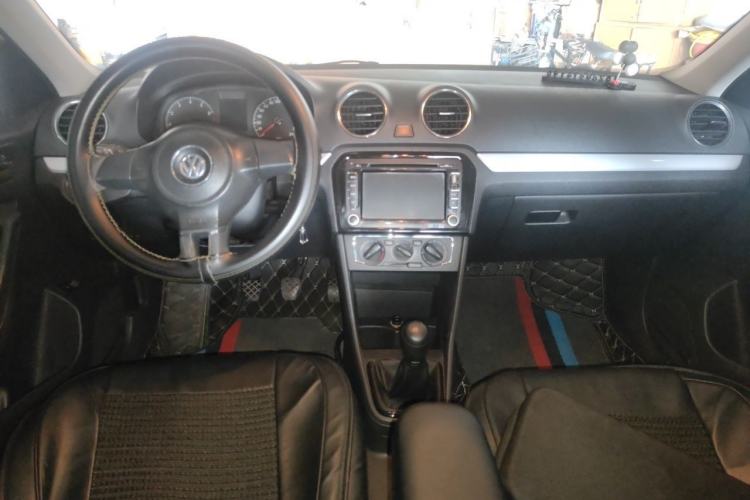 Used Volkswagen Jetta 2013 1.4L Manual Comfort Model Center Console