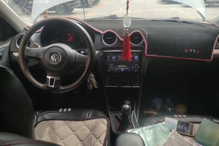 Used Volkswagen Jetta 2013 1.6L Manual Comfort Model Center Console