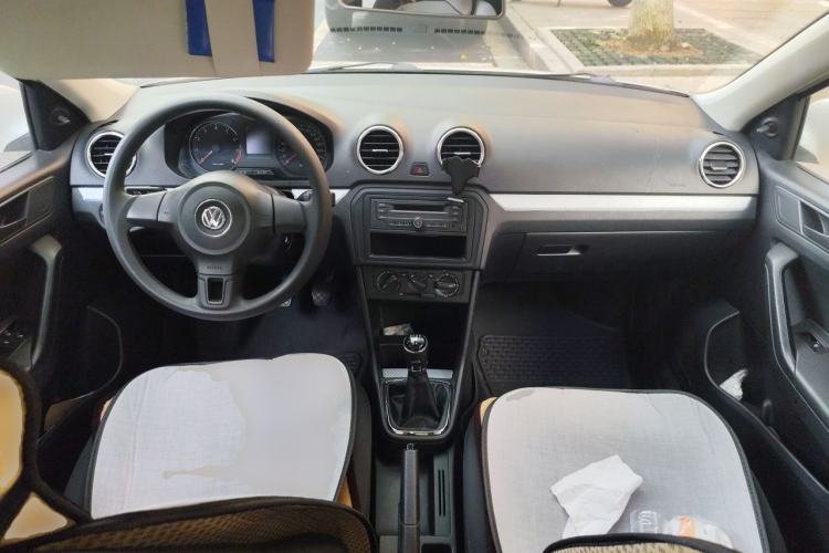 Used Volkswagen Jetta 2013 1.6L Manual Fashion Edition Center Console