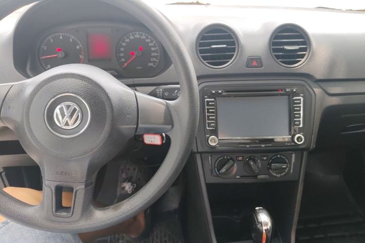Used Volkswagen Jetta 2013 1.6L Automatic Fashion Model Center Console