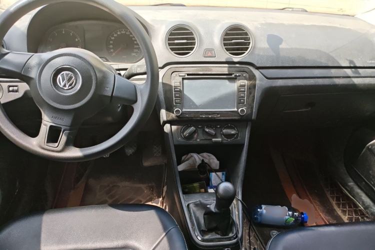 Used Volkswagen Jetta 2013 1.4L Manual Fashion Model Center Console