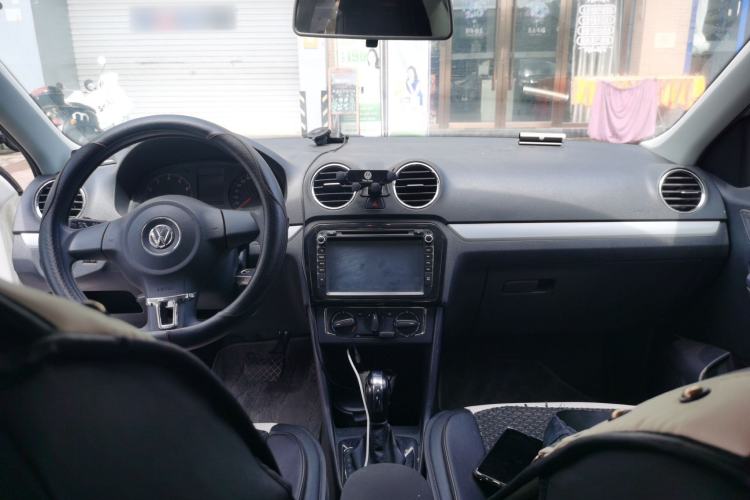 Used Volkswagen Jetta 2013 1.6L Automatic Comfort Model Center Console