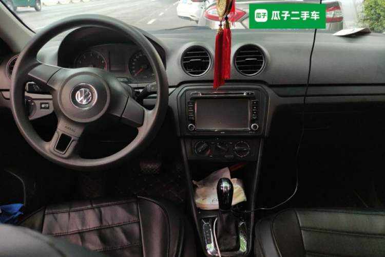 Used Volkswagen Jetta 2013 1.6L Automatic Fashion Model Center Console