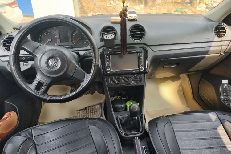 Used Volkswagen Jetta 2013 1.4L Manual Fashion Model Center Console