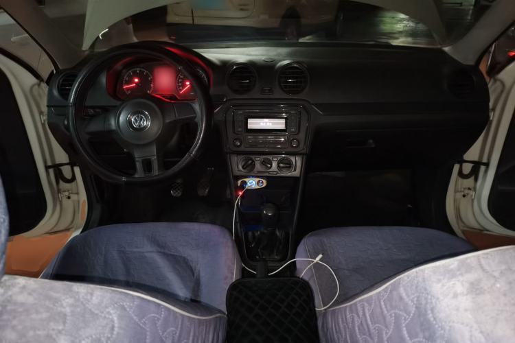 Used Volkswagen Jetta 2013 1.4L Manual Fashion Model Center Console