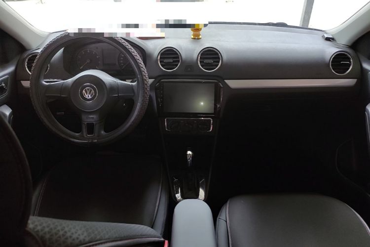 Used Volkswagen Jetta 2013 1.6L Automatic Comfort Model Center Console