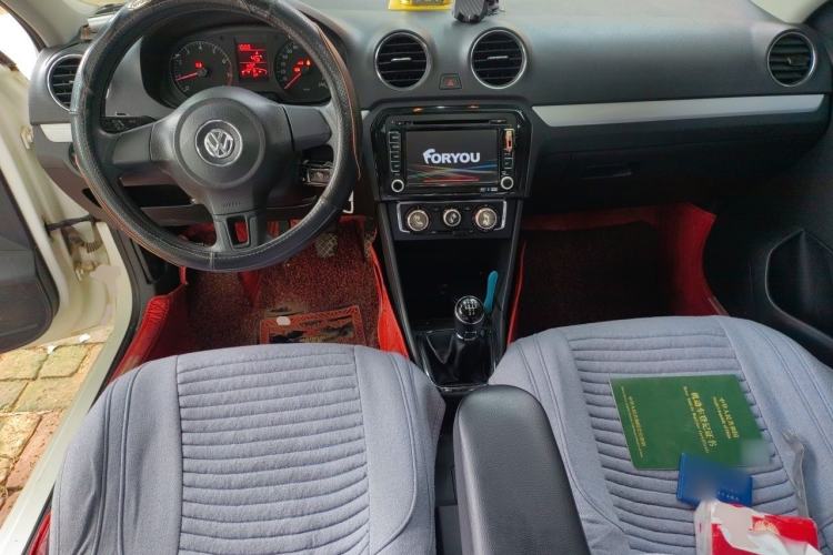 Used Volkswagen Jetta 2013 1.6L Manual Comfort Model Center Console