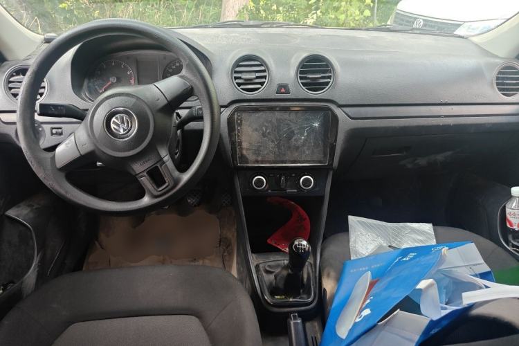 Used Volkswagen Jetta 2013 1.4L Manual Fashion Model Center Console
