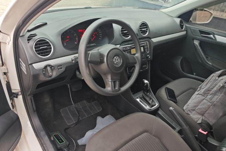 Used Volkswagen Jetta 2013 1.6L Automatic Comfort Model Center Console