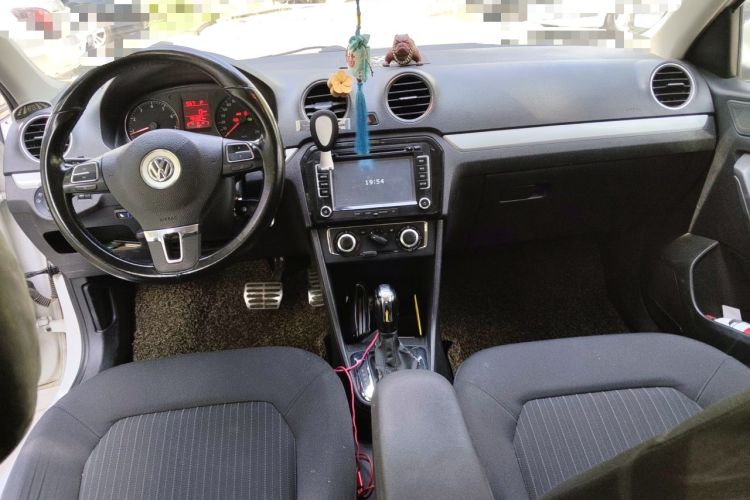 Used Volkswagen Jetta 2013 1.6L Automatic Comfort Model Center Console
