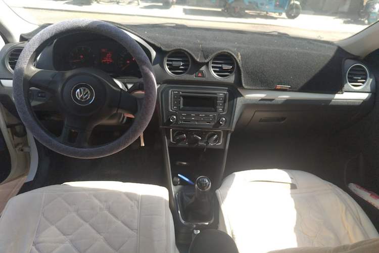 Used Volkswagen Jetta 2013 1.6L Manual Comfort Model Center Console