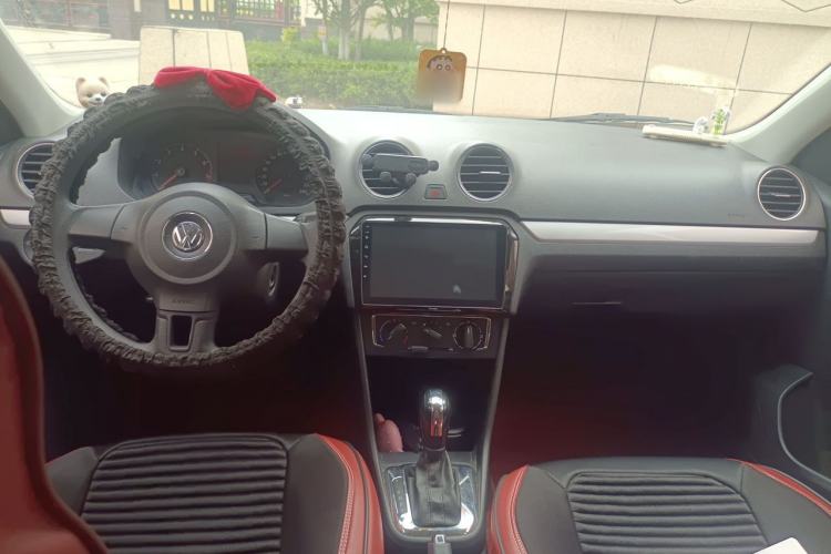 Used Volkswagen Jetta 2013 1.6L Automatic Comfort Model Center Console