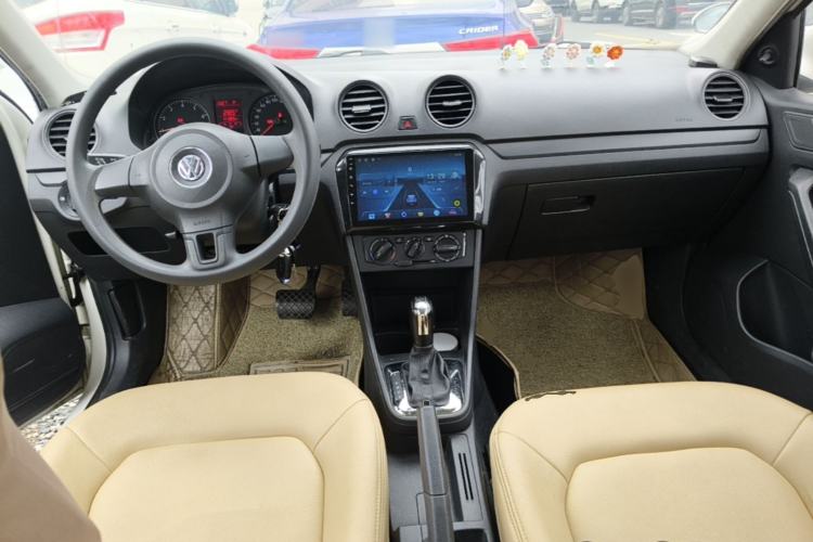 Used Volkswagen Jetta 2013 1.6L Automatic Fashion Model Center Console