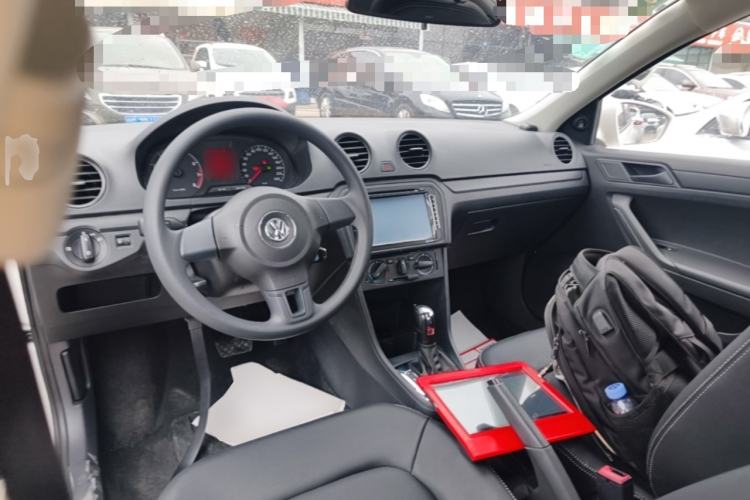 Used Volkswagen Jetta 2013 1.6L Automatic Fashion Model Center Console