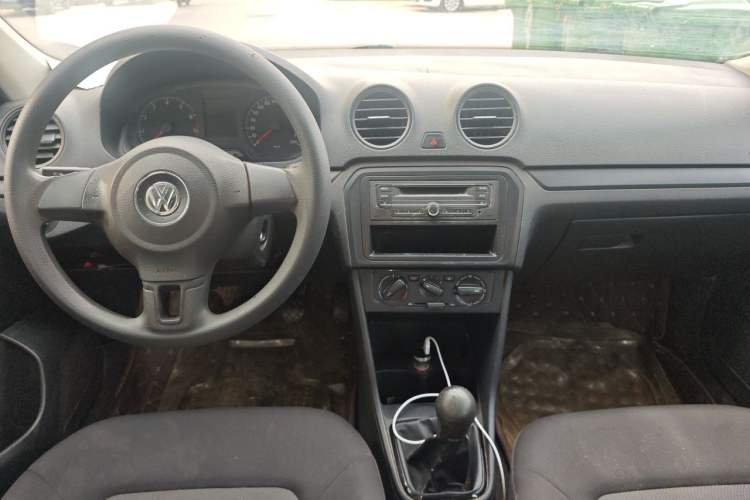 Used Volkswagen Jetta 2013 1.4L Manual Fashion Model Center Console
