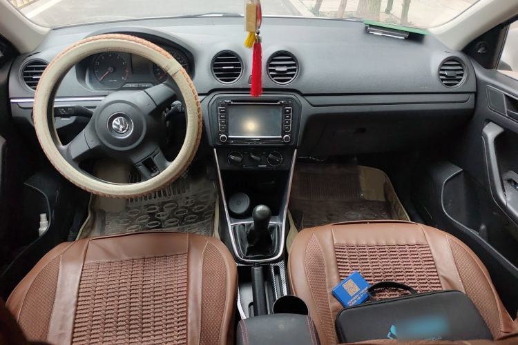 Used Volkswagen Jetta 2013 1.6L Manual Fashion Edition Center Console