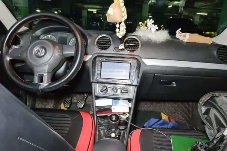 Used Volkswagen Jetta 2013 1.4L Manual Comfort Model Center Console