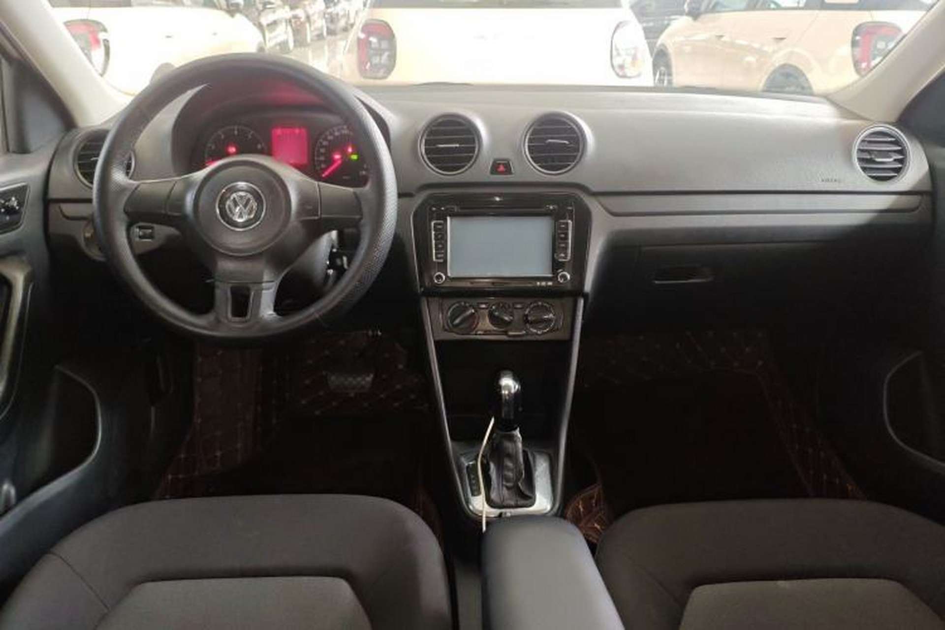 Used Volkswagen Jetta 2013 1.6L Automatic Fashion Model Center Console