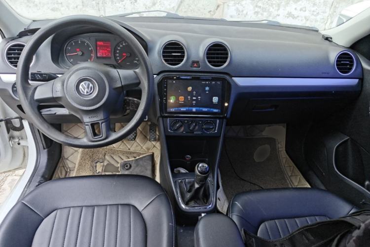 Used Volkswagen Jetta 2013 1.6L Manual Comfort Model Center Console