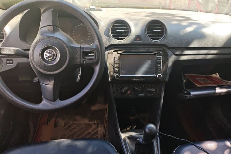 Used Volkswagen Jetta 2013 1.4L Manual Fashion Model Center Console